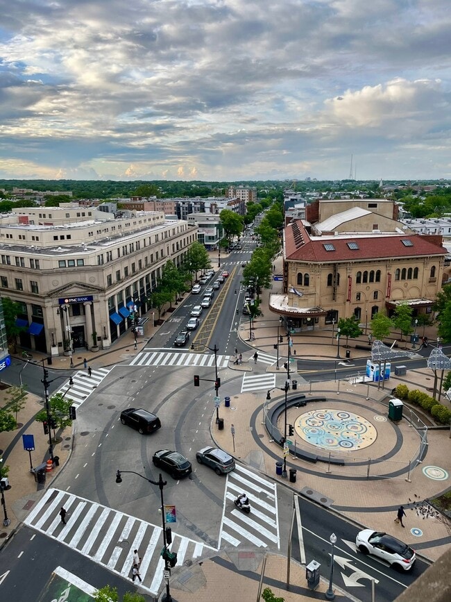 Building Photo - 1390 Kenyon St NW