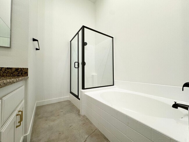 Building Photo - COMING SOON!!! 4 Bedroom / 2 Bath House with Solar in Desert Hot Springs!