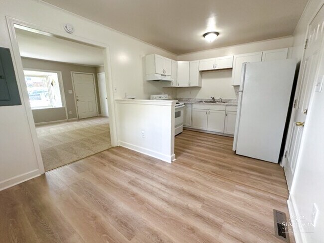 Building Photo - 4210 Welling Ave