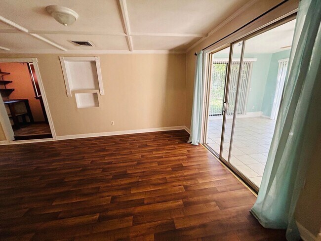 Building Photo - Fabulous 3 bedroom 2 bathroom Ranch home in Lawndale Homes area in NW Greensboro. Huge yard.