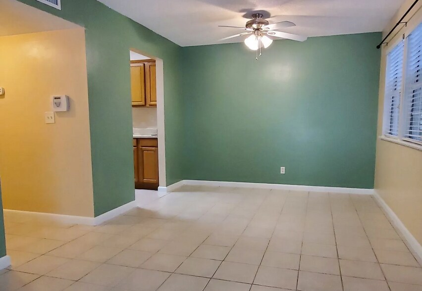 Dining room - 6519 W Newberry Rd
