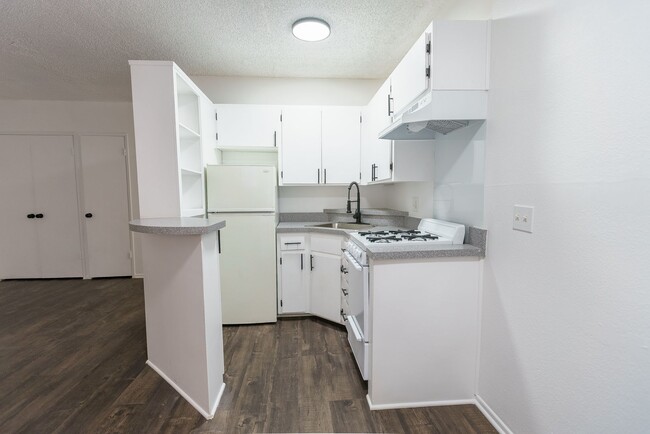 Interior Photo - 238 South Serrano Ave