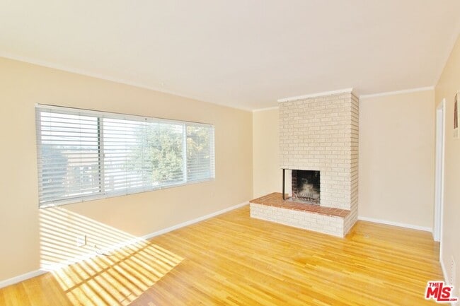 Building Photo - 380 Pershing Dr