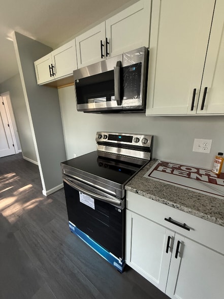 Building Photo - 2944 Indianola Dr