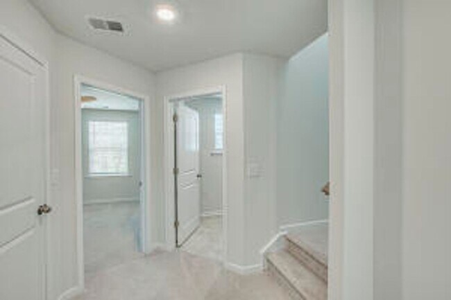 Building Photo - Available March 10th. Beautiful 6 BR/4.5 BA Home in Tanner Plantation!