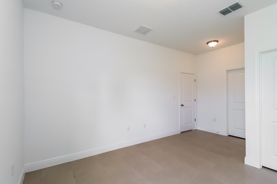 Building Photo - 532 Imperial Pl