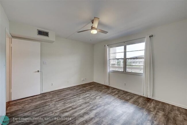 Building Photo - 4401 Martinique Ct