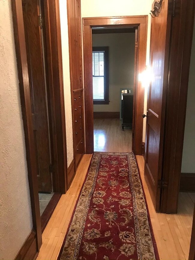 Building Photo - 1802-1806 Superior Ave - Duplex