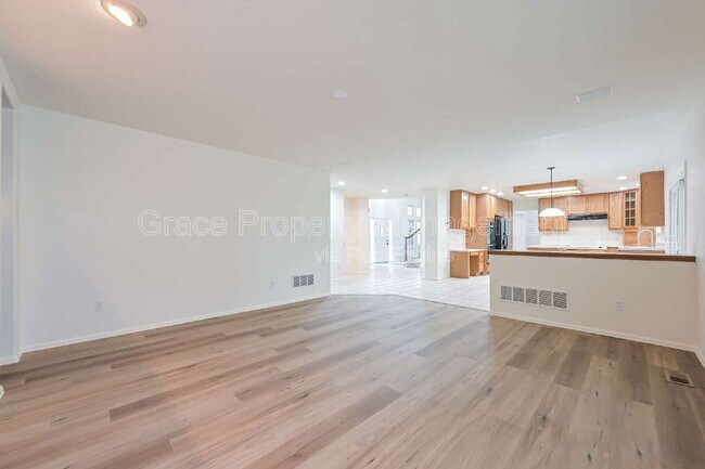 Building Photo - 10376 Dunsford Dr