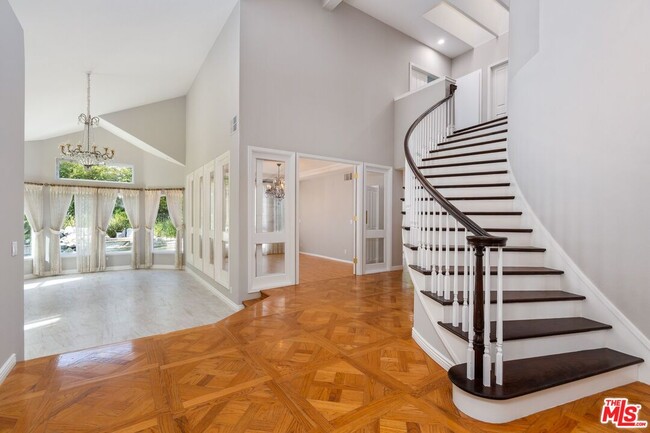 Building Photo - 5683 Hazelcrest Cir