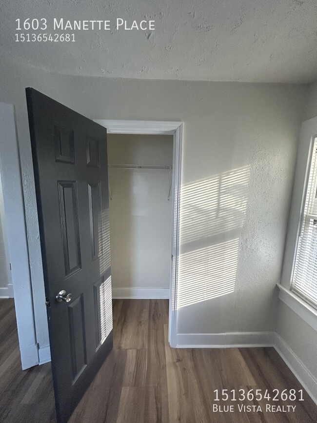 Building Photo - 1603 Manette Pl