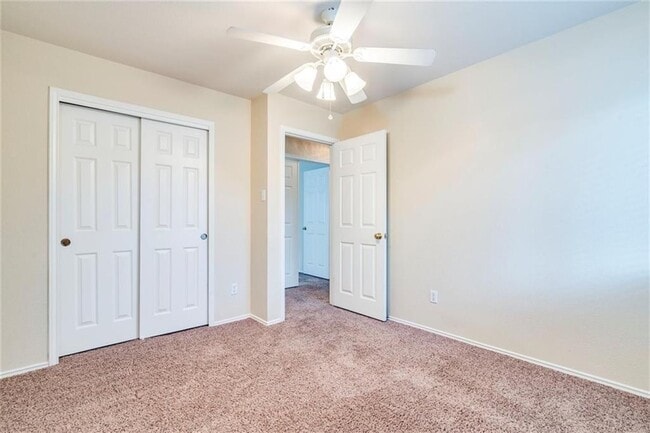 Building Photo - 1307 Dillon Lake Bend