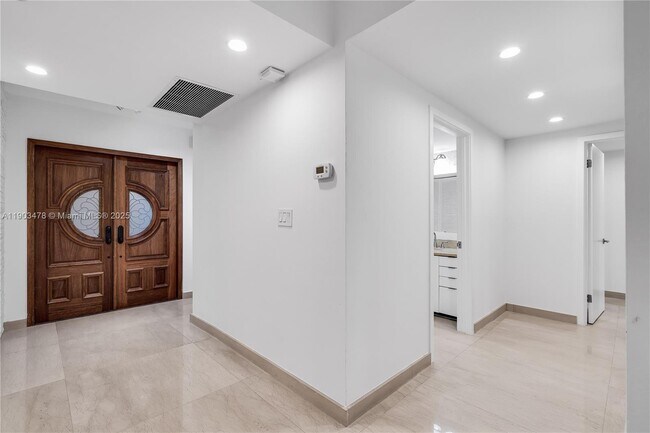 Building Photo - 141 Crandon Blvd