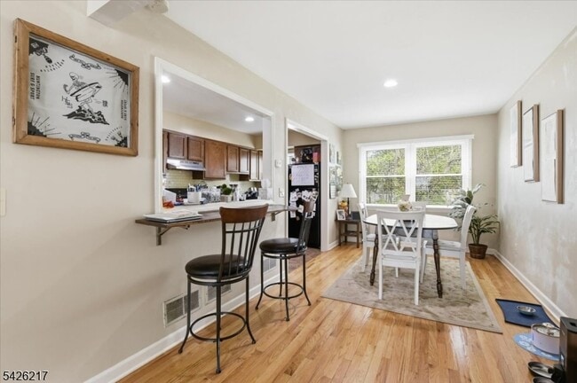 Building Photo - 23 Doremus St