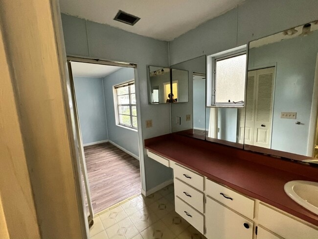 Building Photo - 7973 Elliott Rd