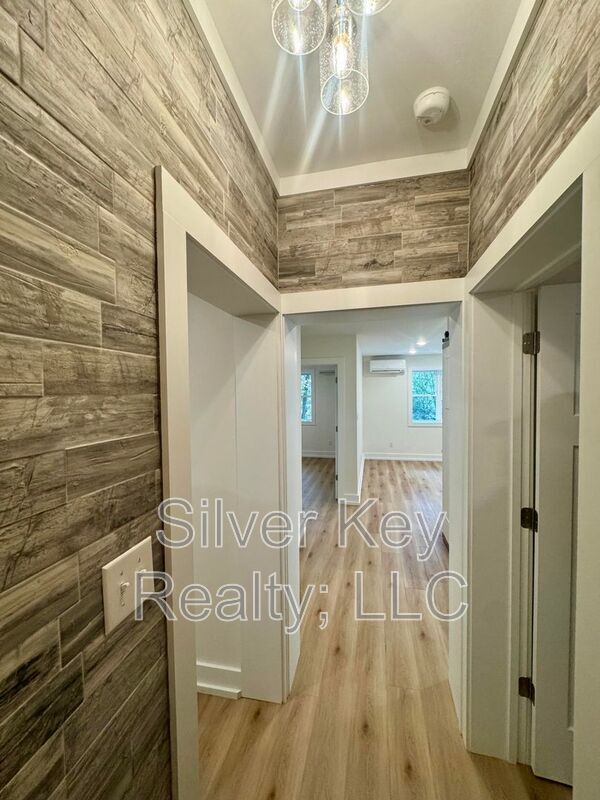 Building Photo - 2113 W Madison Ave