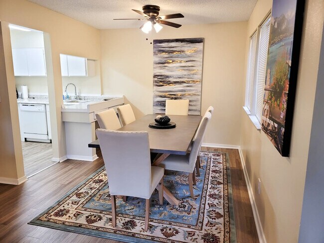 Building Photo - 6519 W Newberry Rd