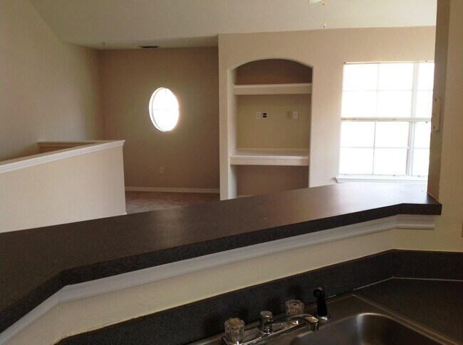 Building Photo - Spacious three bed at The Hamptons