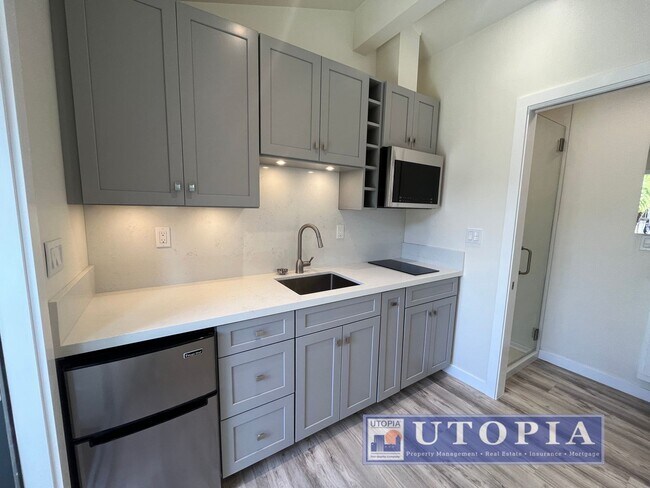 Building Photo - Brand New, Cozy Studio right near West Cliff