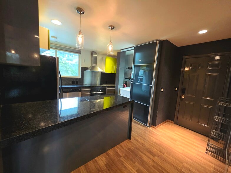 Building Photo - 2012 Thorndyke Ave W