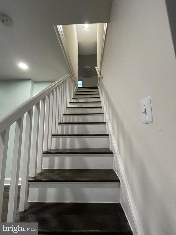 Building Photo - 420 Woodford St