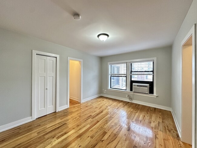 Building Photo - 555 W Arlington