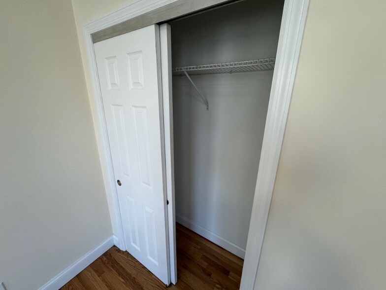 Building Photo - 30-32 N Terrace Ave