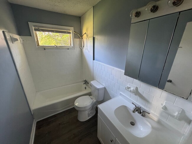 Building Photo - Renovated 3 Bed / 1 Bath Brick Ranch in Ea...