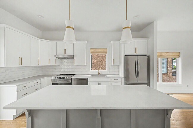 Building Photo - Stunning 3BR/3.5BA contemporary condo in the heart of Wedgewood-Houston!