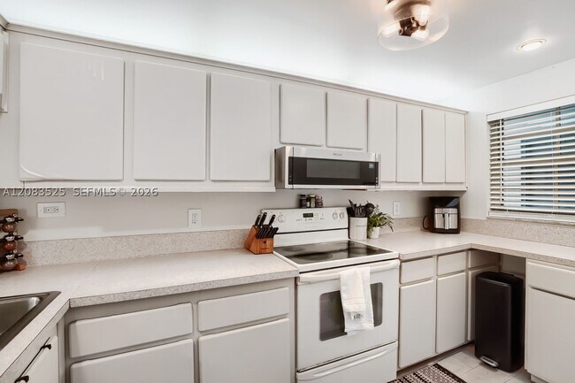 Building Photo - 9311 Orange Grove Dr