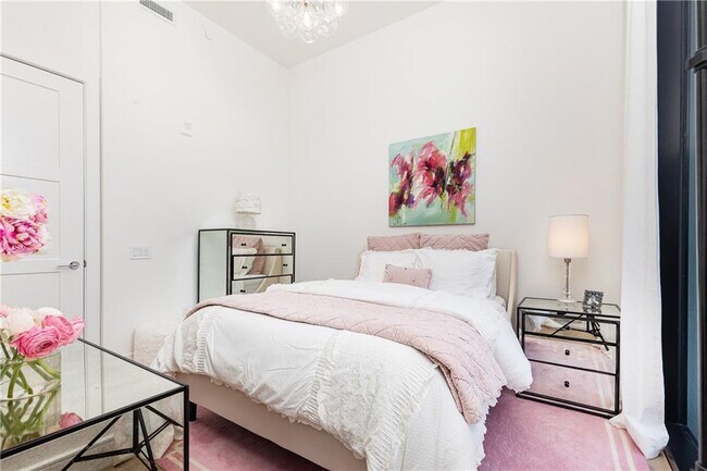 Building Photo - 2425 Peachtree Rd NE