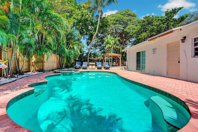 Building Photo - 1129 NE 2nd Ave