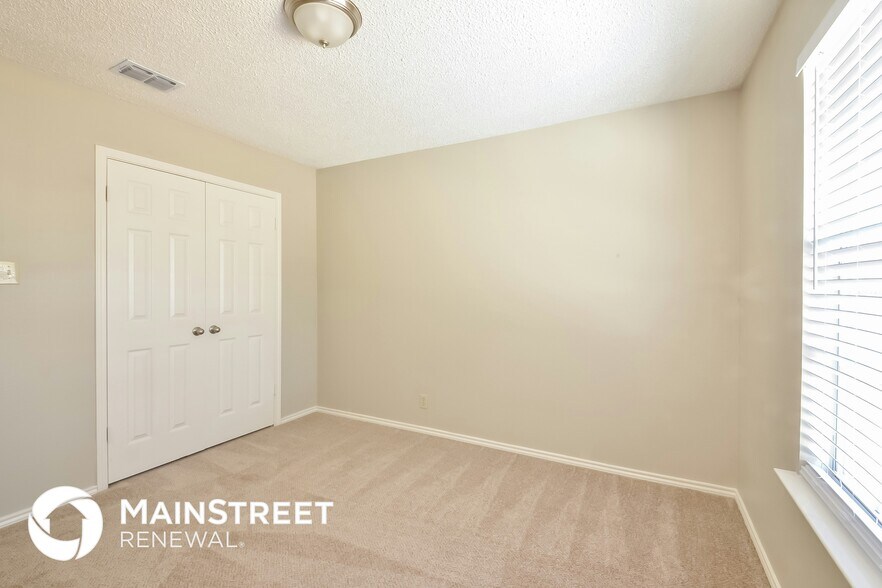 Building Photo - 10743 Mustang Ridge