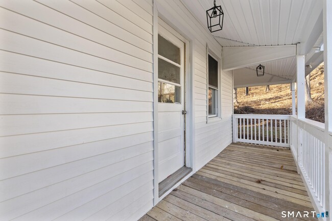 Building Photo - 93 Sunnyside Ave