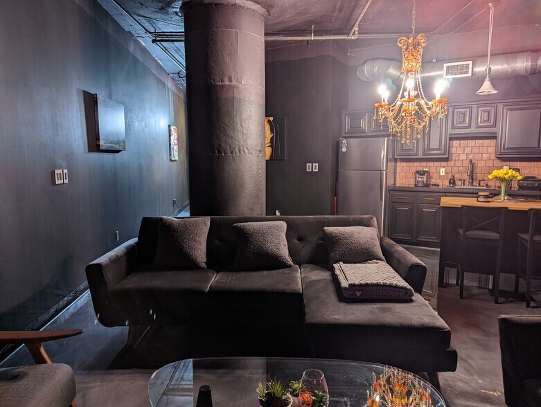 Building Photo - 1122 Jackson St