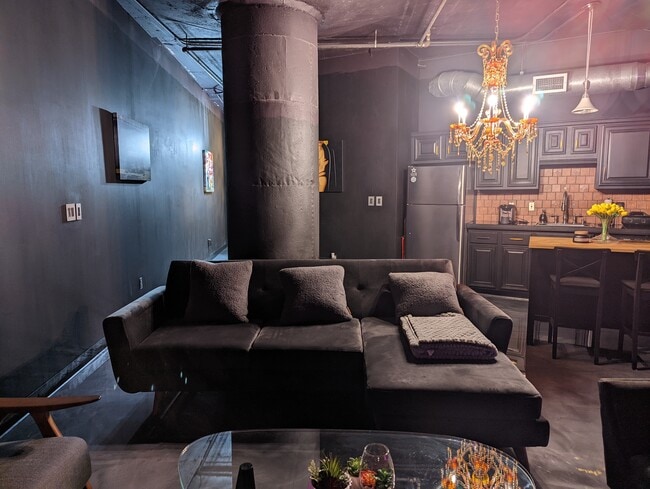 Building Photo - 1122 Jackson St