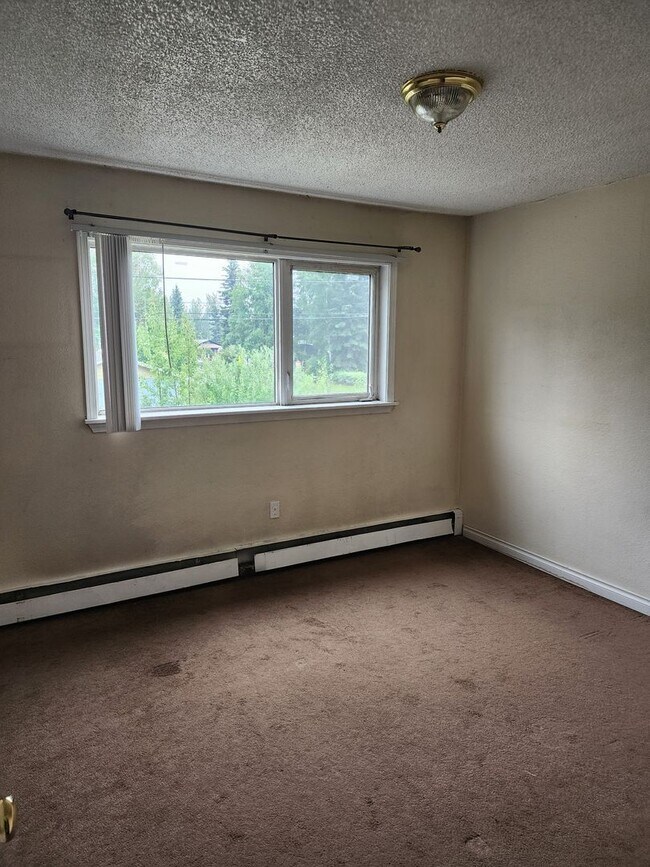 Building Photo - 100 B St