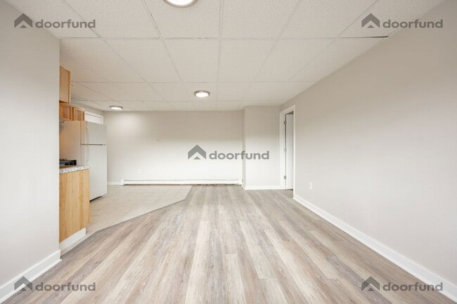 Building Photo - 4 Balloon Landing