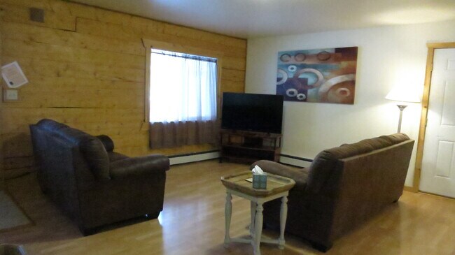 Building Photo - Lauesen Ave.