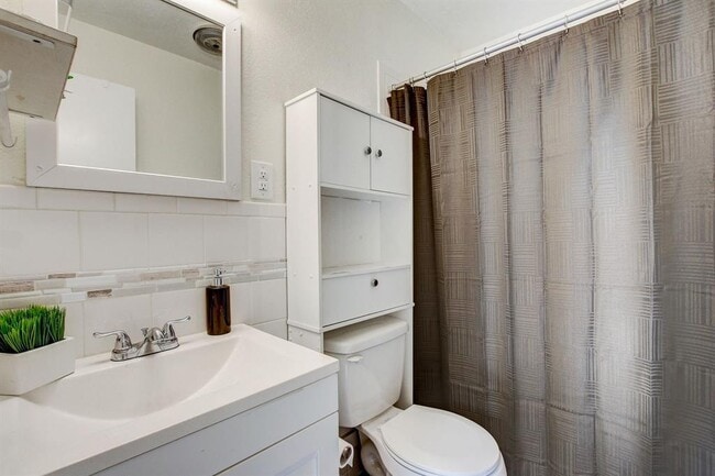 Building Photo - 1208 S 19th St