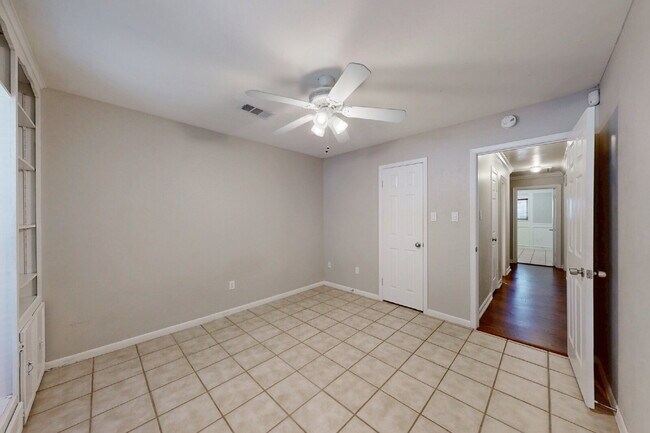 Building Photo - 1407 Skrivanek Ct
