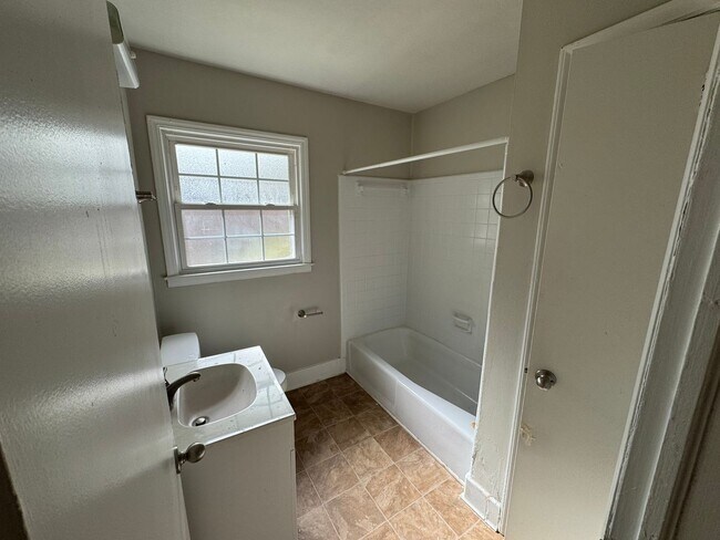 Building Photo - 3432 Washburn Ave