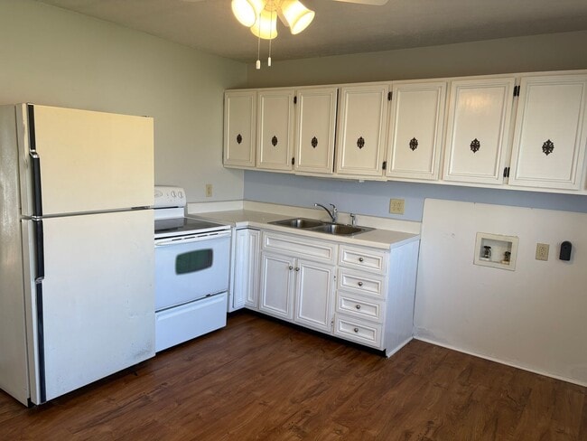 Building Photo - Three bedroom ranch located in Fairpark subdivision for rent