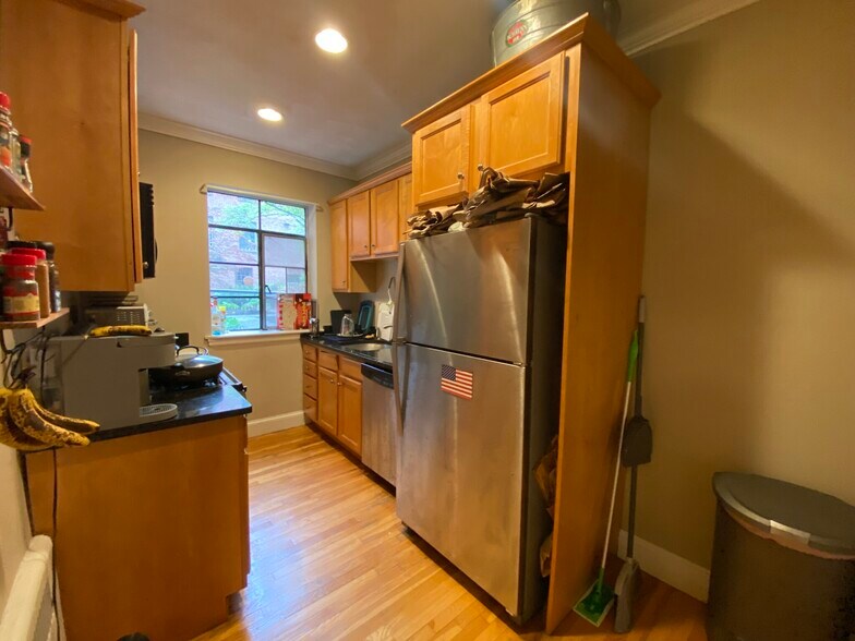 Primary Photo - 93 Strathmore Rd