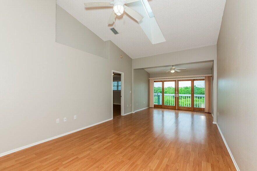 Building Photo - 825 Waterside Ln