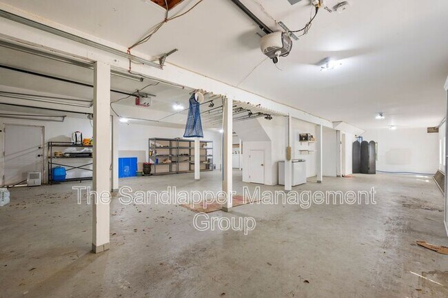 Building Photo - 588 Main Rd