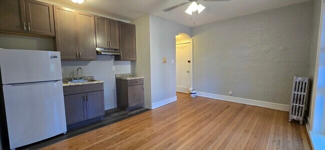 Building Photo - 4604 N Spaulding Ave