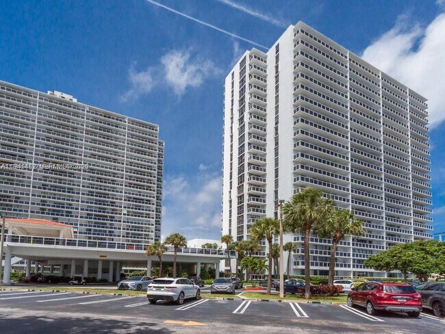 Building Photo - 20515 E Country Club Dr