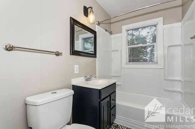 Building Photo - 4 Bedroom w/ a Basement!