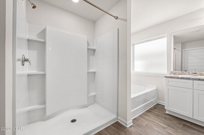 Building Photo - 5816 Viking Wy